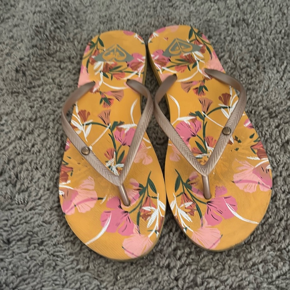 Orange and pink floral, Roxy flip flops